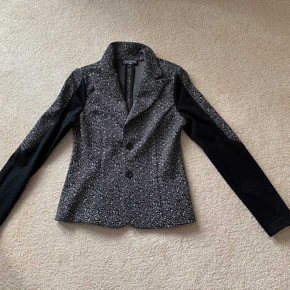 Gray and black suit - Picture 7 of 8